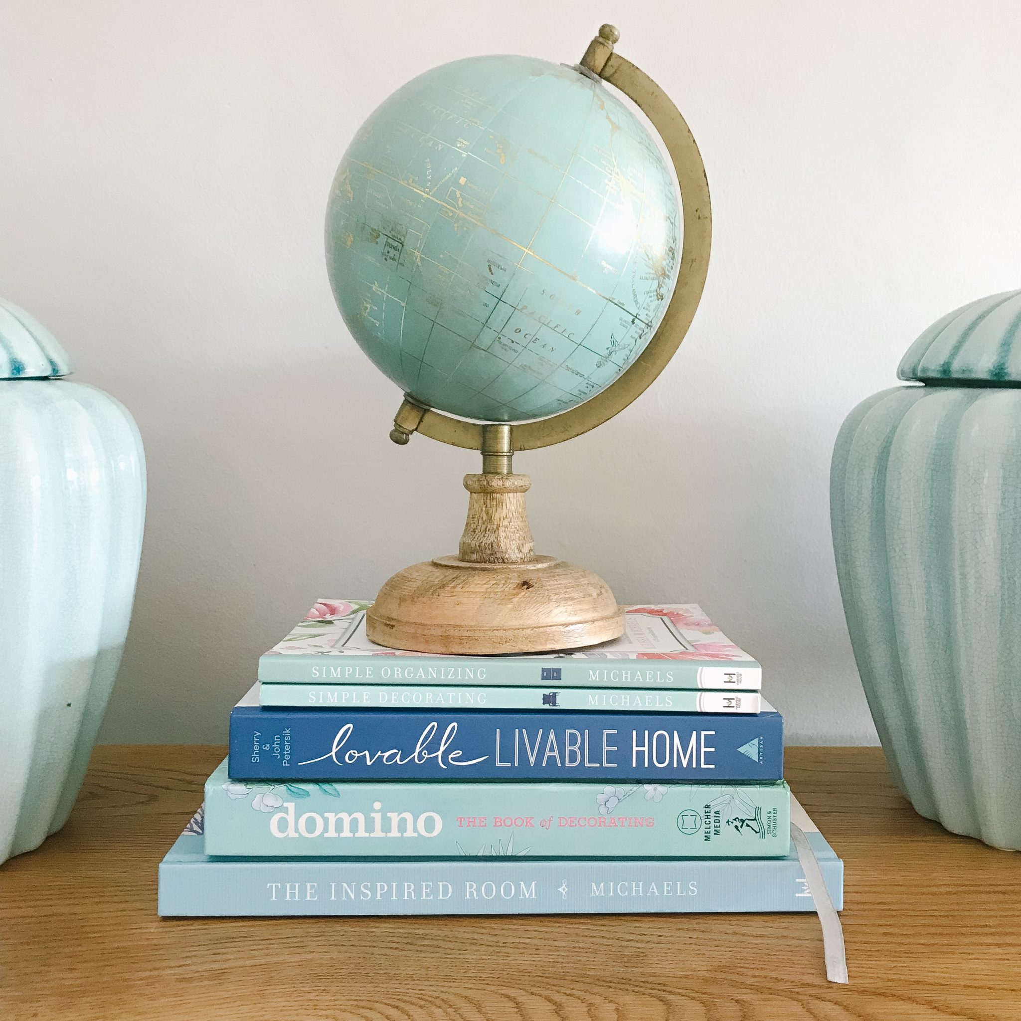 Beautiful decor books in blue – a collection of must-have coffee table books!