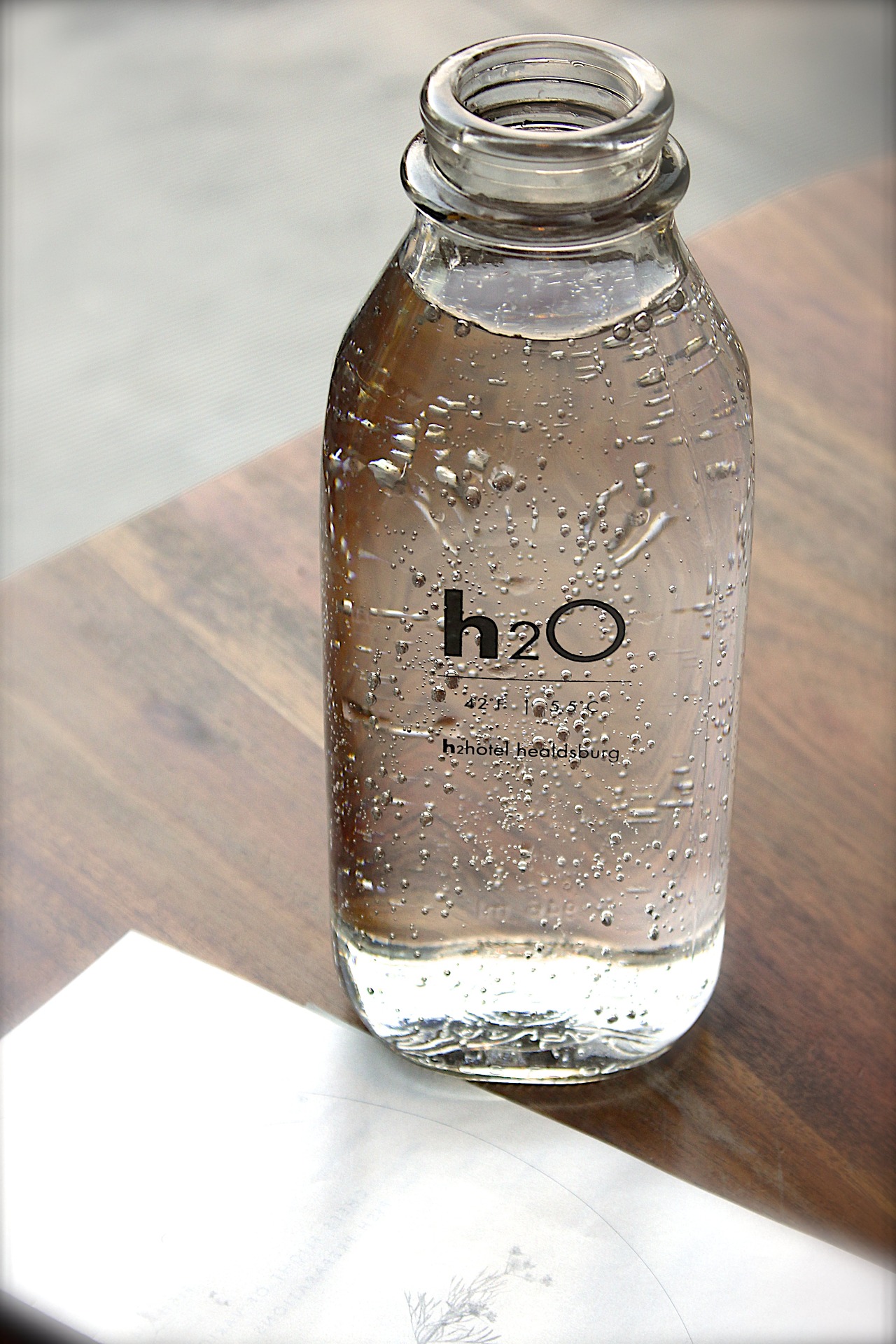 Glass water bottle instead of single-use plastic