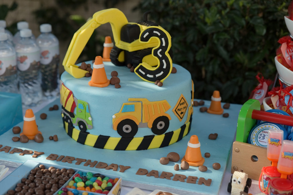 A construction birthday cake...